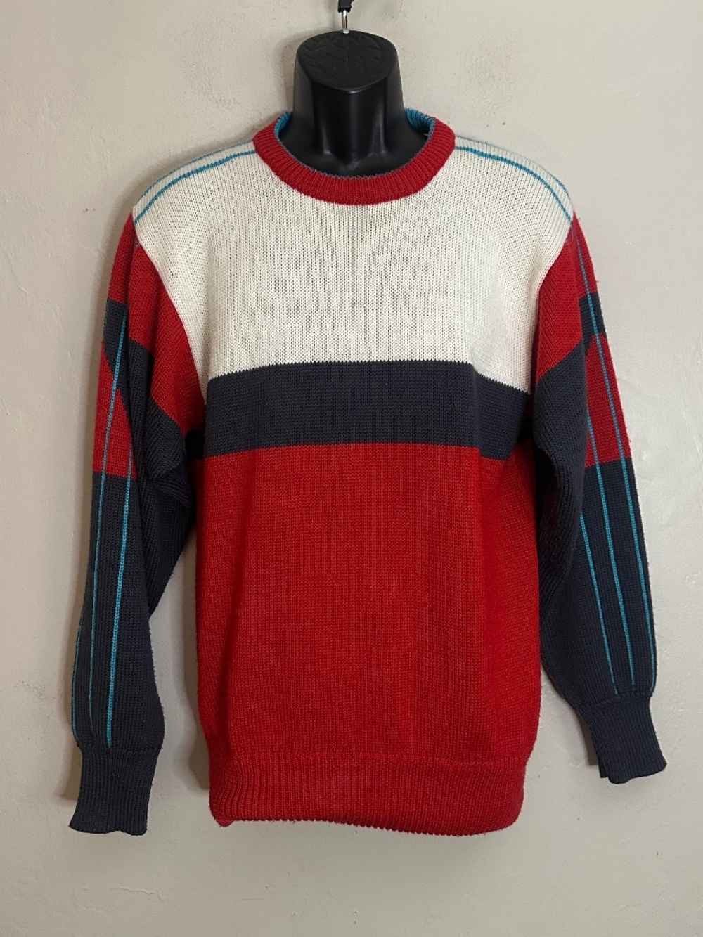 Obermeyer Sweater Large Gently worn 70% acrylic/30% wool 21" armpit to armpit